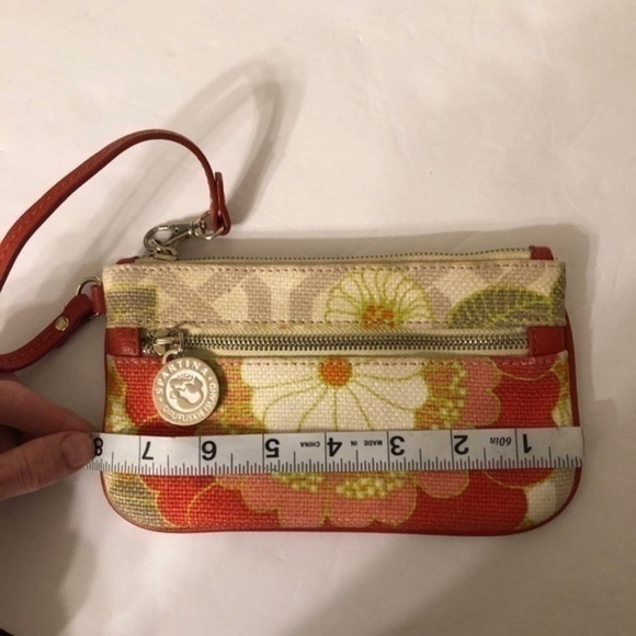 Spartina 449 floral wristlet